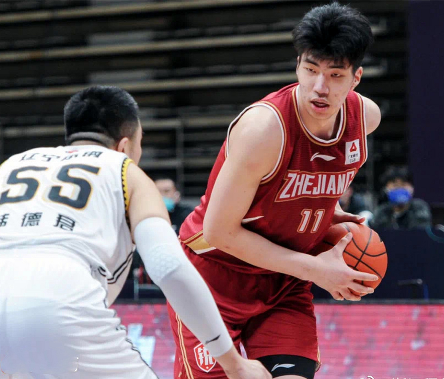 浙江稠州训练开放日;冲刺阶段官宣签约引欢呼;CBA常规赛在即;心理建设被强调的简单介绍 浙江稠州训练开放日;冲刺阶段官宣签约引欢呼;CBA常规赛在即;心理建设被强调的简单介绍