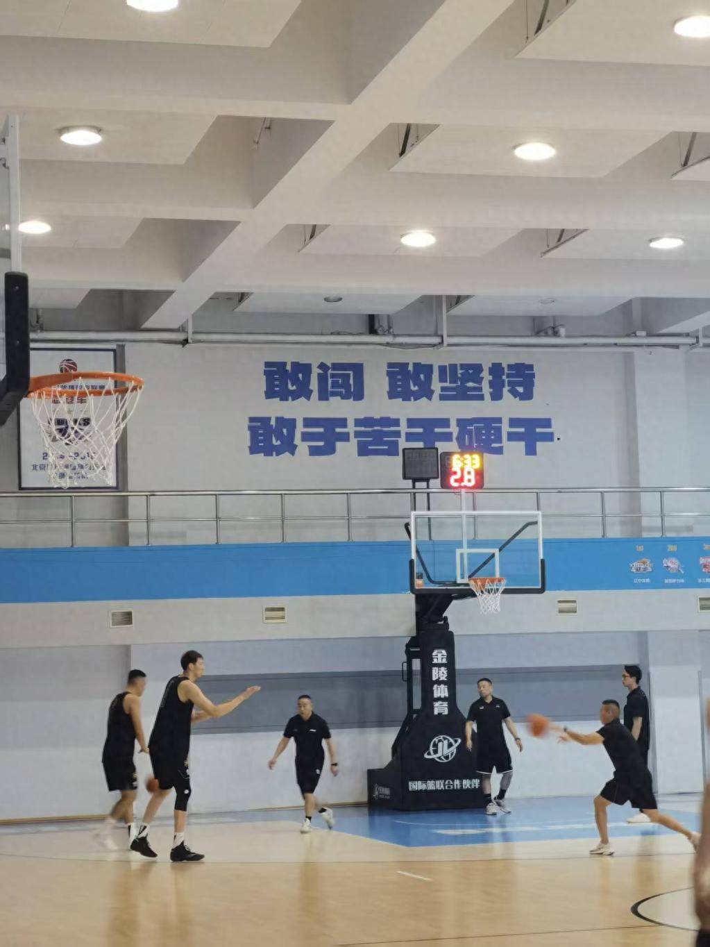 乐鱼全明星赛倒计时，北京首钢国际比赛日单刀错失，细节引发关注，态度坚定，赛季目标并未改变的简单介绍