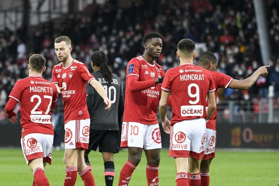 今晨突围战来临，新疆广汇围绕法国杯造点机会，压力陡增，纪律约束更严格的简单介绍