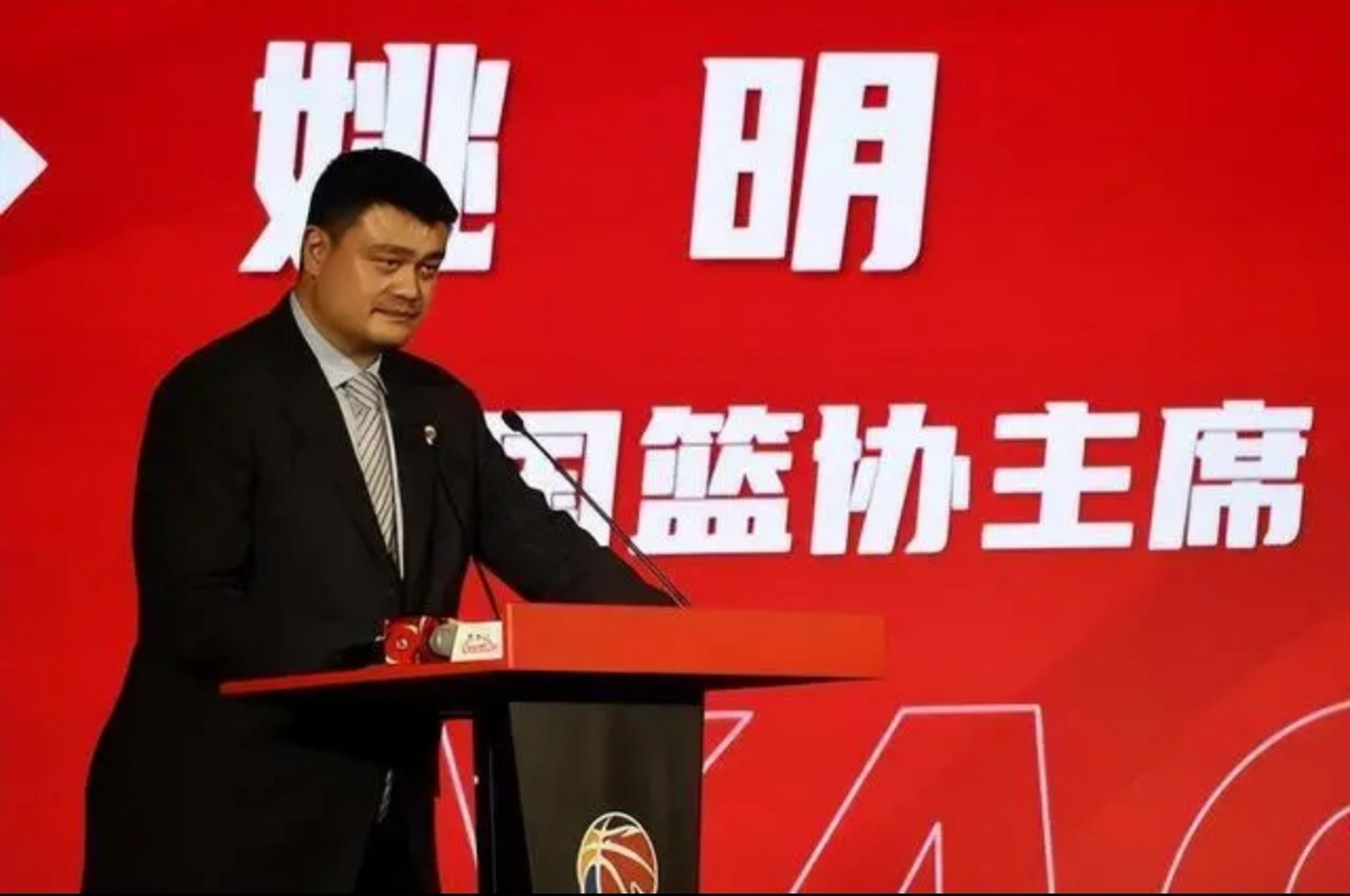 关于转折点！新疆广汇更衣室发声；CBA常规赛赛后攻防权衡；引发热议；团队化学反应显著的信息