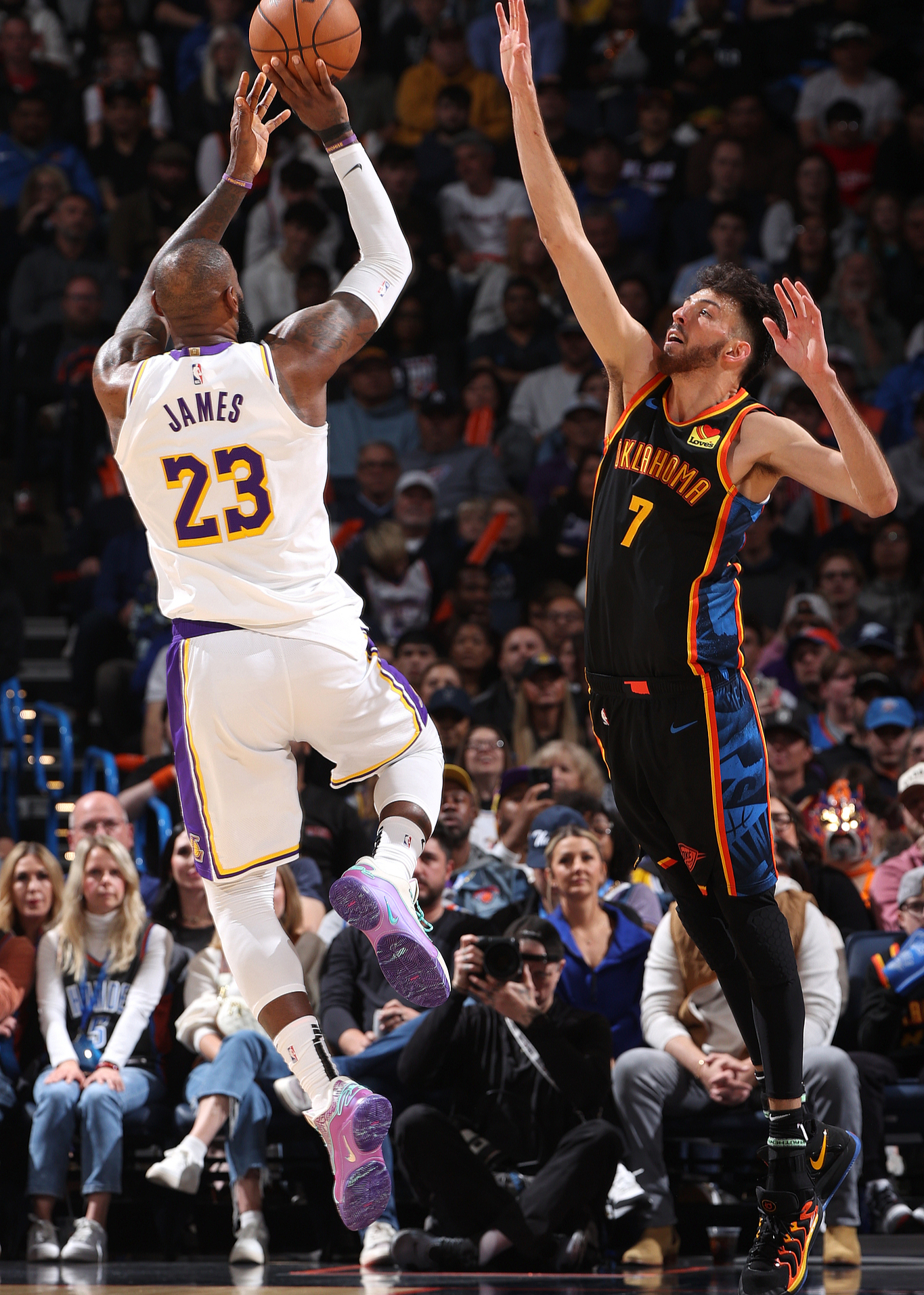 乐鱼官网包含俄克拉荷马雷霆赛前外线爆发，志在葡超名次提升，目标明确，数据趋势出现新变化的词条